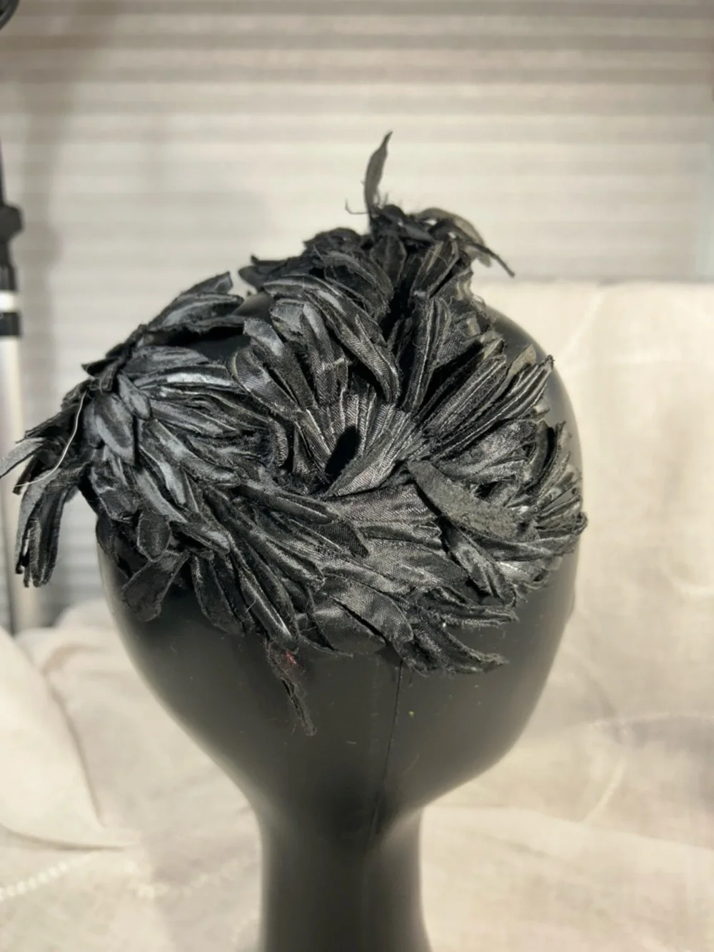 Vintage floral flower or feather headpiece halo piece - Picture 2 of 9